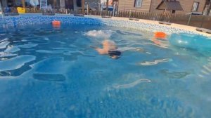 рассматриваем дно бассейна