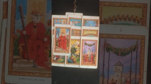 Таро для Женщин 🌟 С кем Он общается 🌟