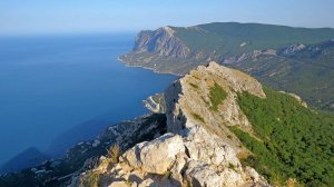 Спускаемся в храм Солнца с Ильяс-Кая.