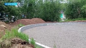 ДЕТСКУЮ ПЛОЩАДКУ СТРОЯТ НА НИЖНЕМ ГОРИЗОНТЕ В ПЕТРОПАВЛОВСКЕ • БЕЗ КОММЕНТАРИЕВ