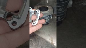 F100 Расширяем переходную пластину для лепесткового клапана. Убераем облой.