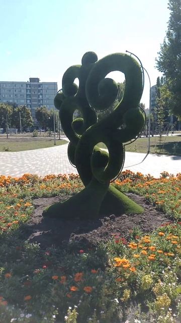 Парк отдыха цветы и декоративная экспозиция