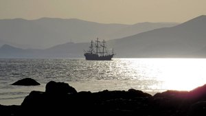 Крабы, море и закат.