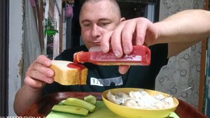 мукбанг/пельмени с бульоном,хреновина домашняя,огурчики свежие/