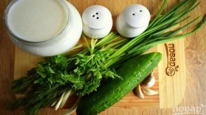 Холодный суп из кефира с огурцами и зеленью