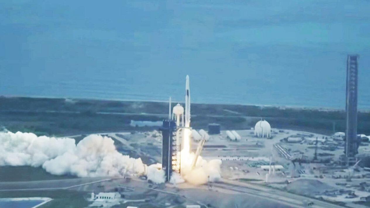 Космический корабль Crew Dragon стартовал к МКС с мыса Канаверал
