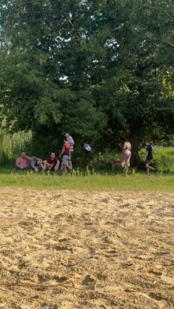 Горячая цыпочка на пляже