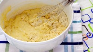 Быстрый заливной пирог с луком и яйцом