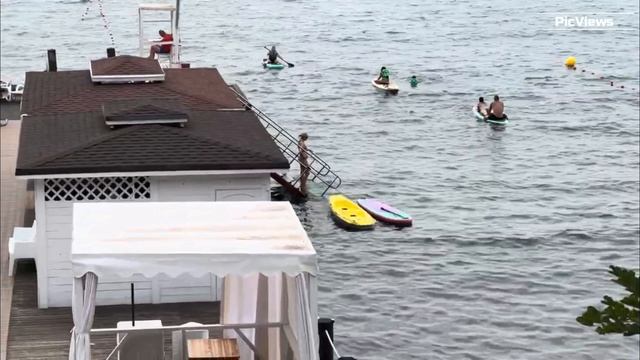 Геленджик набережная сегодня 1 августа 2025. Море и погода в Геленджике сейчас. Обстановка на пляже