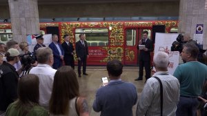 Тематический вагон и выставку «Без срока давности» торжественно открыли в метро Новосибирска