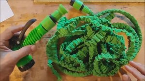 Ремонт растягивающегося поливочного шланга.