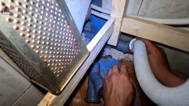 Работа сантехников и сварщика в жкх.