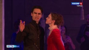 Почему в спектакле «Горе от ума» Чацкого играют сразу два артиста: на сцене и в зале