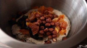 Хлеб с сухофруктами и орехами