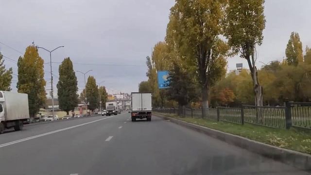 Остановка у правого края проезжей части, перестроение, проезд перекрестка с круговым движением смотреть онлайн