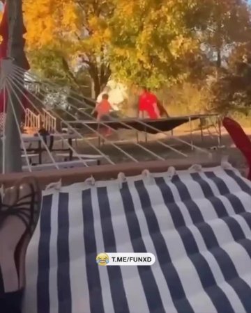 Когда купил детям батут😆