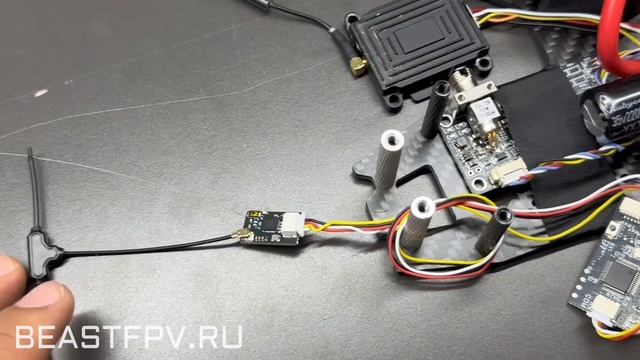 РВЁТСЯ ОПТИКА? ЕСТЬ РЕШЕНИЕ! Обзор на двухканальный НСУ оптика  радио BEASTFPV. FPV оптоволокно