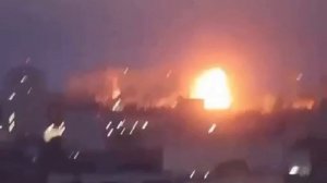 Reuters публикует кадры большого количества прилетов реактивной "Герани" и баллистики по Киеву.