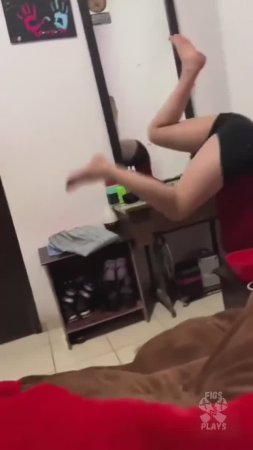 Ах какие женщины неловкие😂