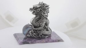 Дракон с шаром