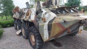 Встретил советский списанный бронетранспортер. Смотрим, как там все устроено внутри