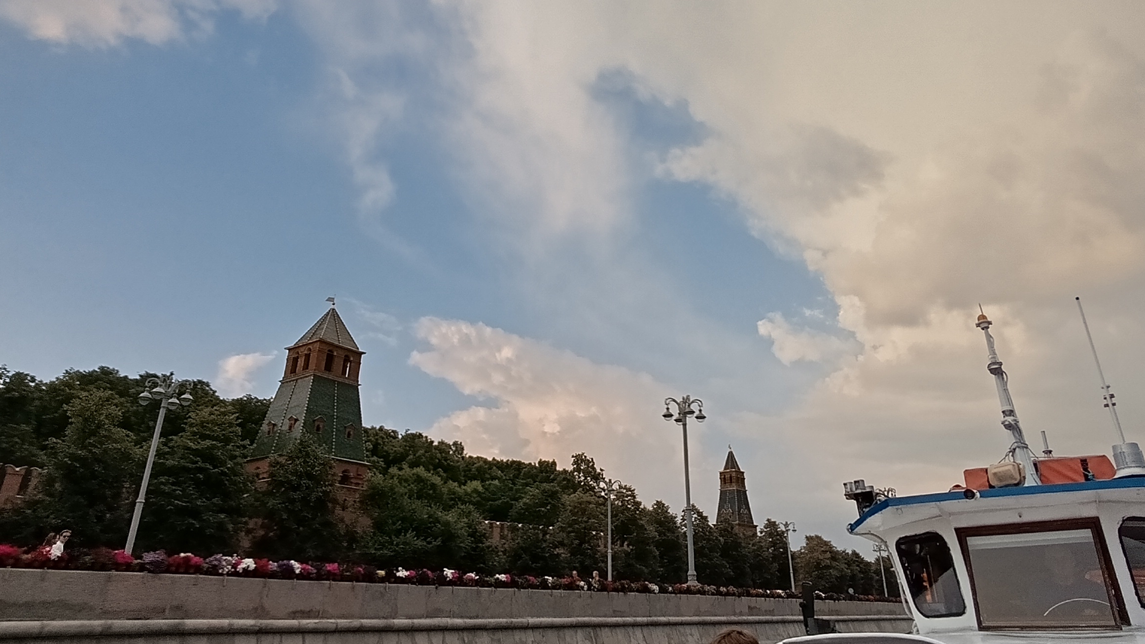 По реке Москве. смотреть онлайн