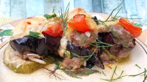 Пирамидки из баклажанов и кабачков с мясной начинкой из говядины.