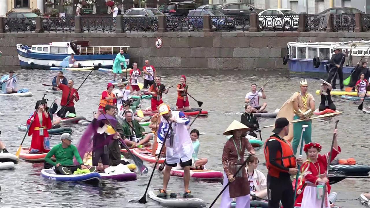 В Петербурге в десятый раз прошел крупнейший фестиваль сап-серферов