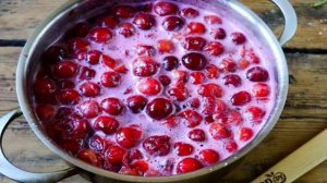 Джем из вишни с косточками