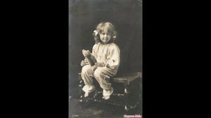 Со старых фотографий оживают лица .