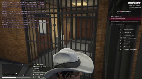 сотрудник оскает