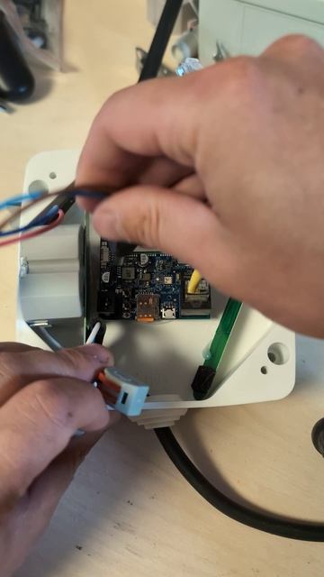 4G комплект видеонаблюдения первое включение смотреть онлайн