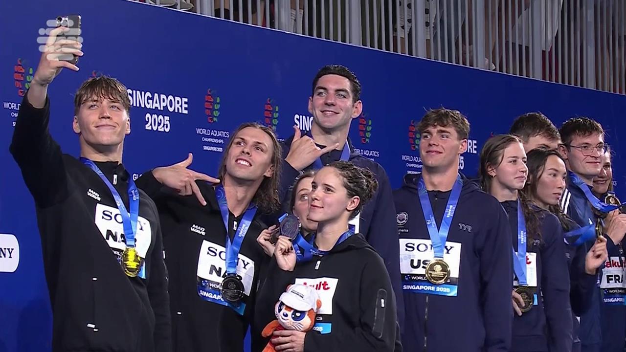 Е. Корнев, И. Гирев, Д. Трофимова и Д. Клепикова завоевали серебро ЧМ в смешанной кролевой эстафете.