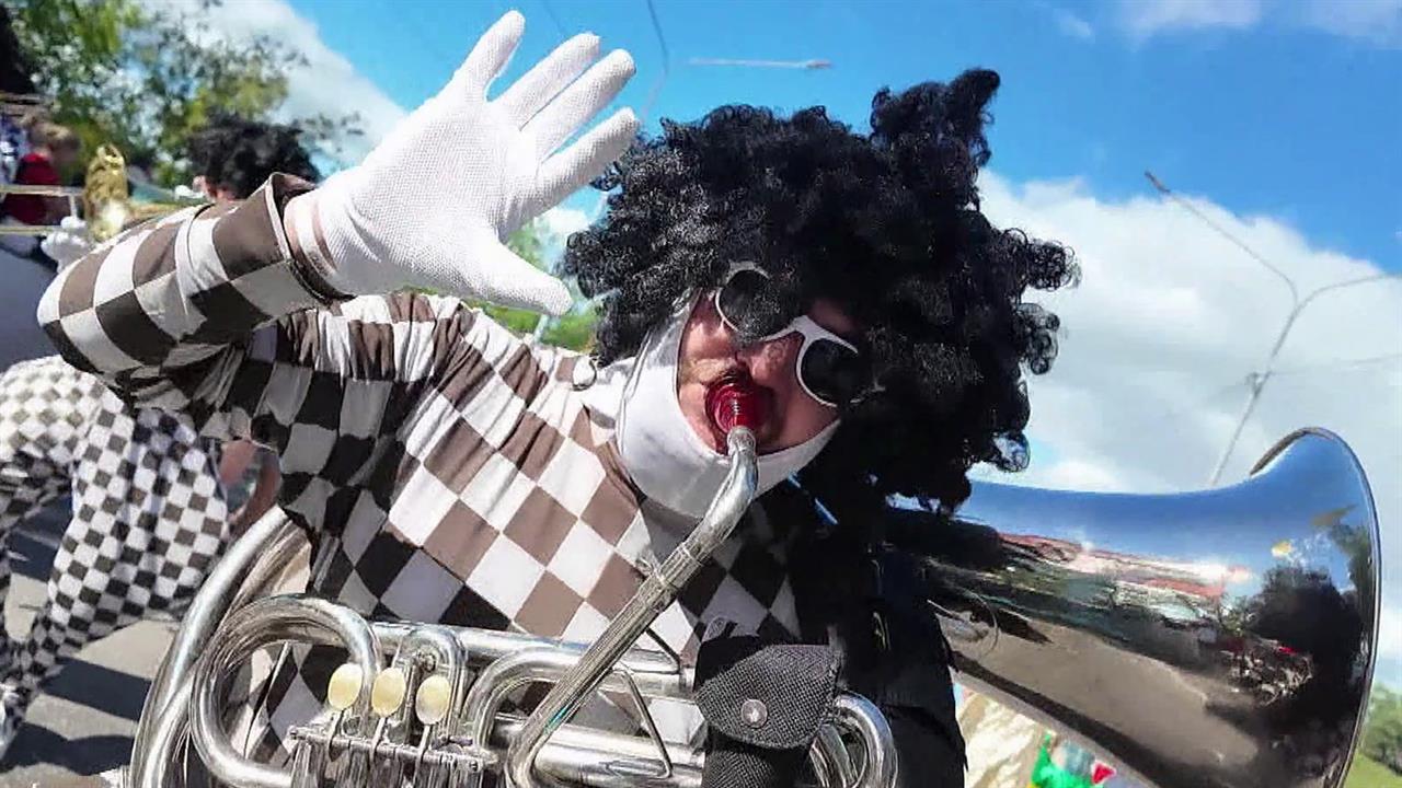 Масштабный фестиваль клоунов и других артистов цирка прошел в городе Старица в Тверской области