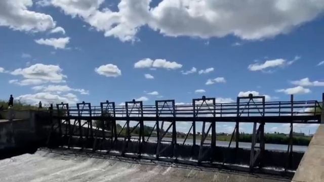🌀✨ Величественный шум воды кукморской плотины