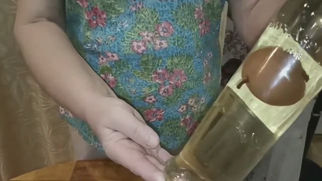 Целая груша в бутылке с водкой смотреть онлайн