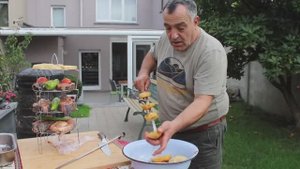 Морской окунь с овощами и картошкой в тандыре