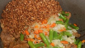 Гречка, тушенная с мясом