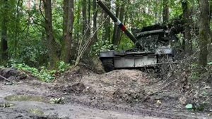 Экипажи танков Т-80БВМ уничтожили замаскированные позиции и живую силу ВСУ