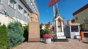 В городе.