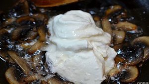 Гречка с тимьяном, хрустящим луком и грибами