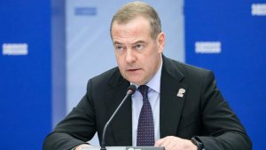 Медведев назвал сделку Трампа с ЕС унизительной для Европы и выгодной США
