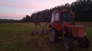 Сенокос  2025 . Сгрëб и запрессовал поле 5 га. кроме сеяного