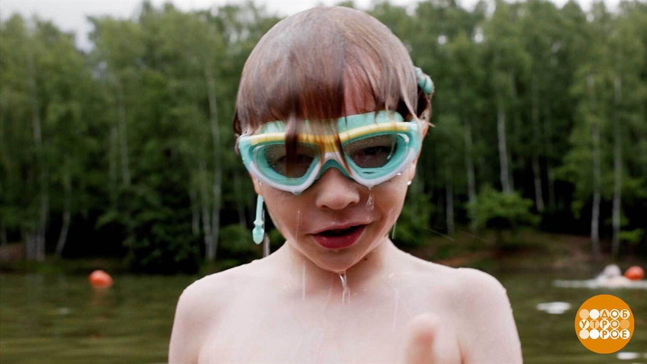 Как научить ребенка плавать: тренер показала три простых упражнения