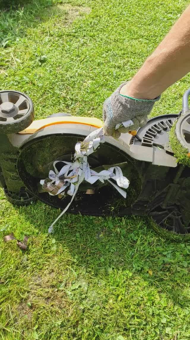 А газонокосилка мою рулетку нашла... смотреть онлайн