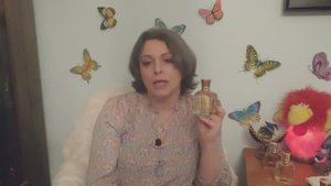 Ароматы d'Orsay : Табачный персик, сладкая замша, шалфейный ветивер и лавандовый рассол.