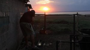 Вот у друга в гостях.