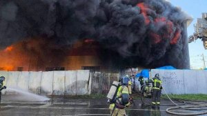 В Челябинске загорелся склад на площади 2,3 тыс. кв. м