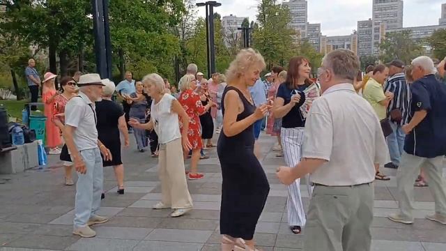 ТЫ МОЙ БУКЕТ РЯБИНЫ♥️ ТАНЦЫ♥️ ХАРЬКОВ 2025 смотреть онлайн