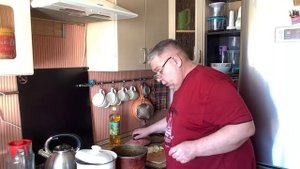 Борщ и гречневая каша с печенкой в сметане